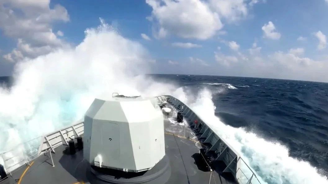 今天，致敬中國艦！