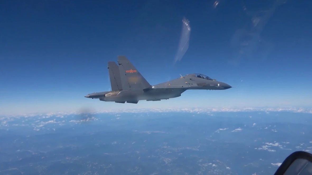 最新演訓視頻！空軍飛行員目視距離俯瞰祖國寶島