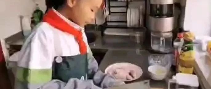 我是小小美食家—磁县崇文学校开展学生烹饪技能实践活动续（五）